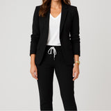 Conjunto femenino de blazer estructurado y pantalones de corte ajustado