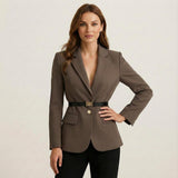 Blazer femenino estructurado con cinturón ajustable