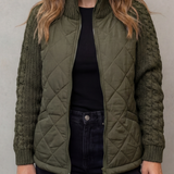 Chaqueta Acolchada para Mujeres con Mangas de Punto Trenzado y Cierre Frontal