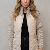 Chaqueta Acolchada para Mujeres con Mangas de Punto Trenzado y Cierre Frontal