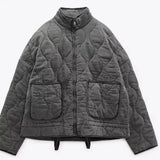 Chaqueta Acolchada para Mujer con Cuello Alto y Bolsillos de Parche