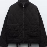 Chaqueta Acolchada para Mujer con Cuello Alto y Bolsillos de Parche