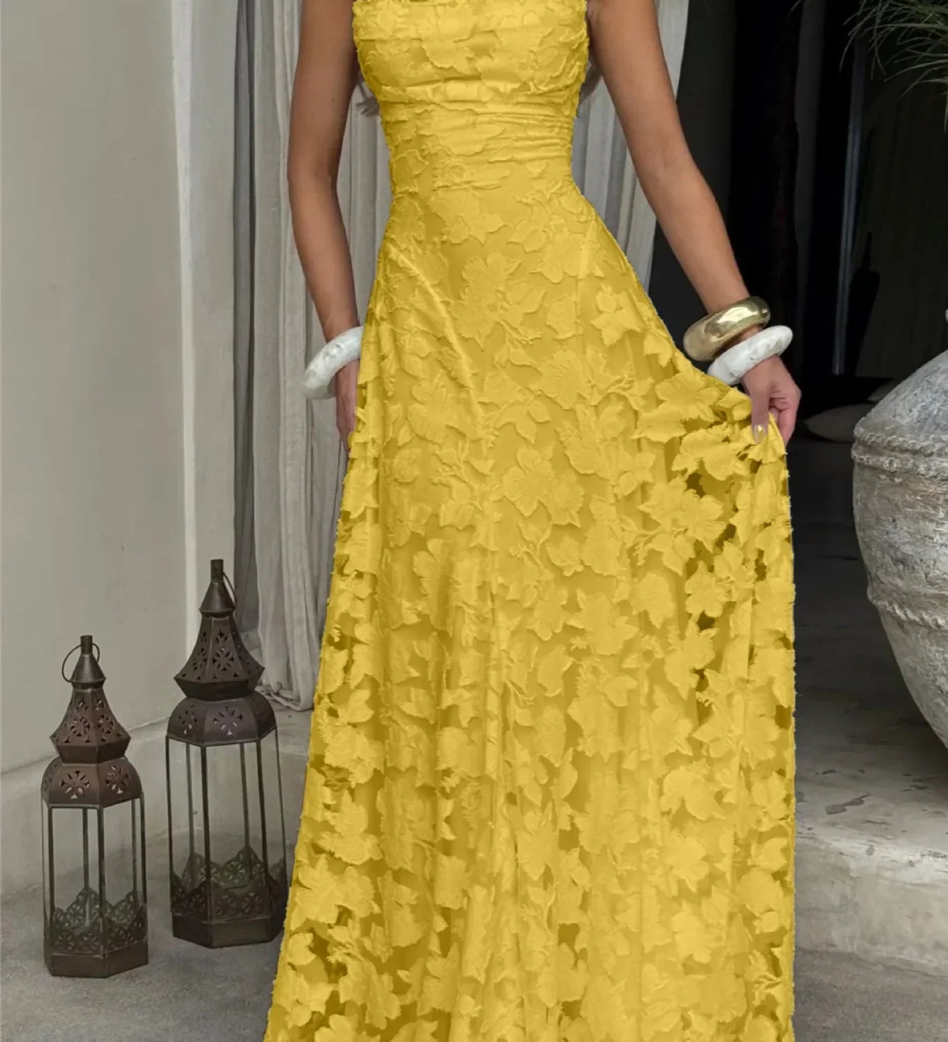 Vestido maxi de señora con detalle de cordones