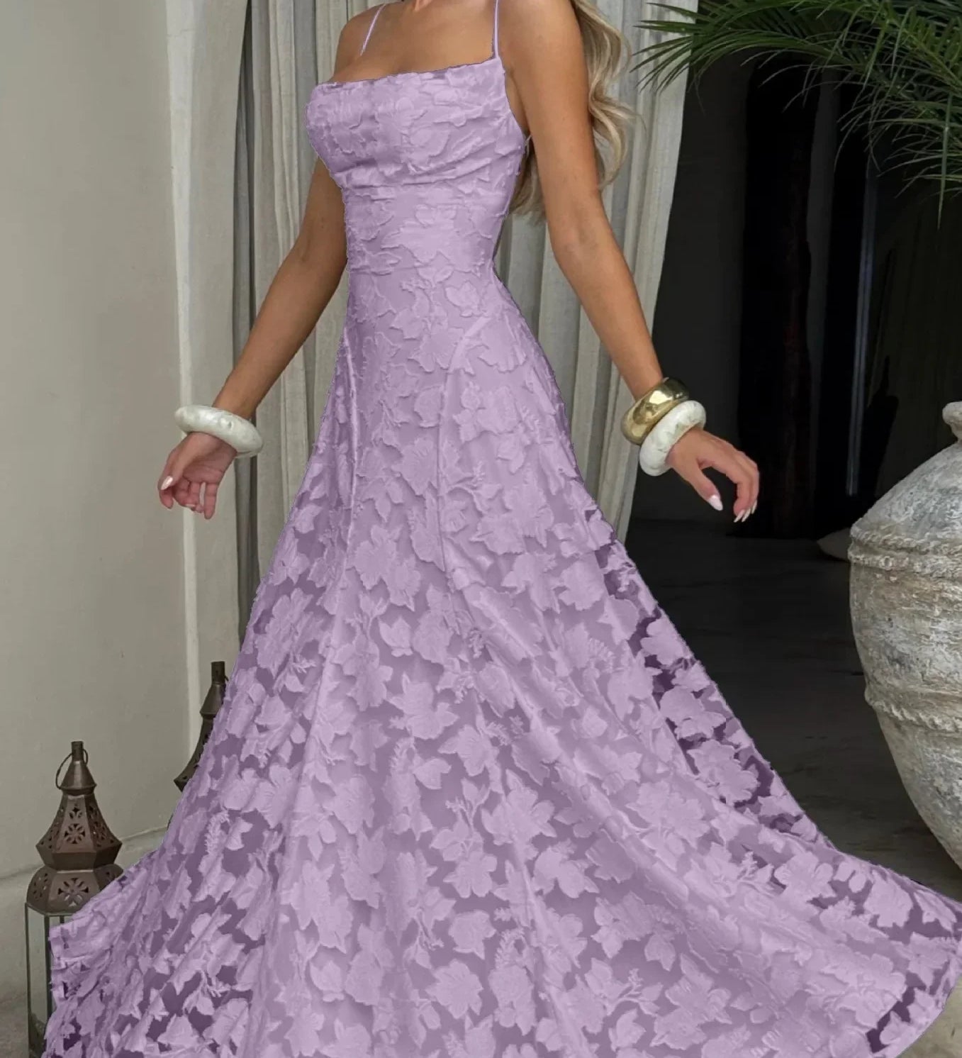 Vestido maxi de señora con detalle de cordones