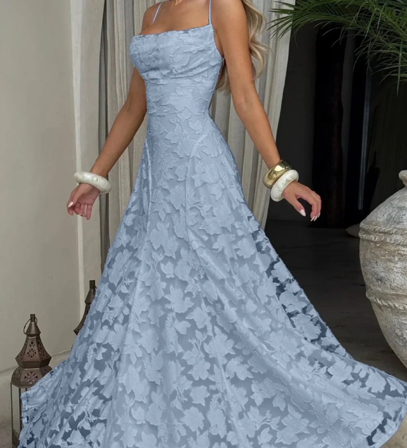 Vestido maxi de señora con detalle de cordones