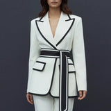 Giovanna | Conjunto de ropa elegante para damas en un entorno de oficina