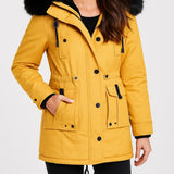 Parka femenina acolchada con capucha y corte ajustado