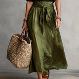 Vera™ | Conjunto de dos piezas: camiseta negra y falda midi verde oliva