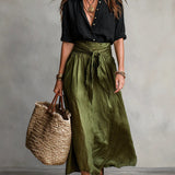 Vera™ | Conjunto de dos piezas: camiseta negra y falda midi verde oliva