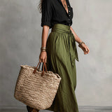 Vera™ | Conjunto de dos piezas: camiseta negra y falda midi verde oliva