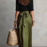 Vera™ | Conjunto de dos piezas: camiseta negra y falda midi verde oliva