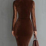 Minivestido vintage marrón en ante, con escote en forma de gota y mangas de encaje
