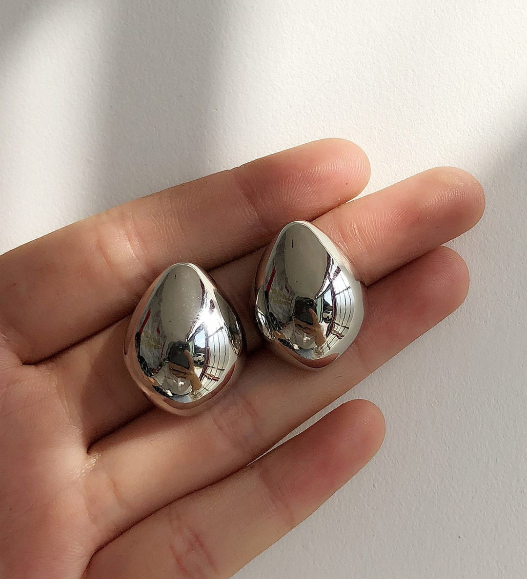 Triin | Pendientes Metálicos en Forma de Gota