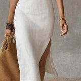 Vestido midi sin cuello con abertura en el dobladillo.