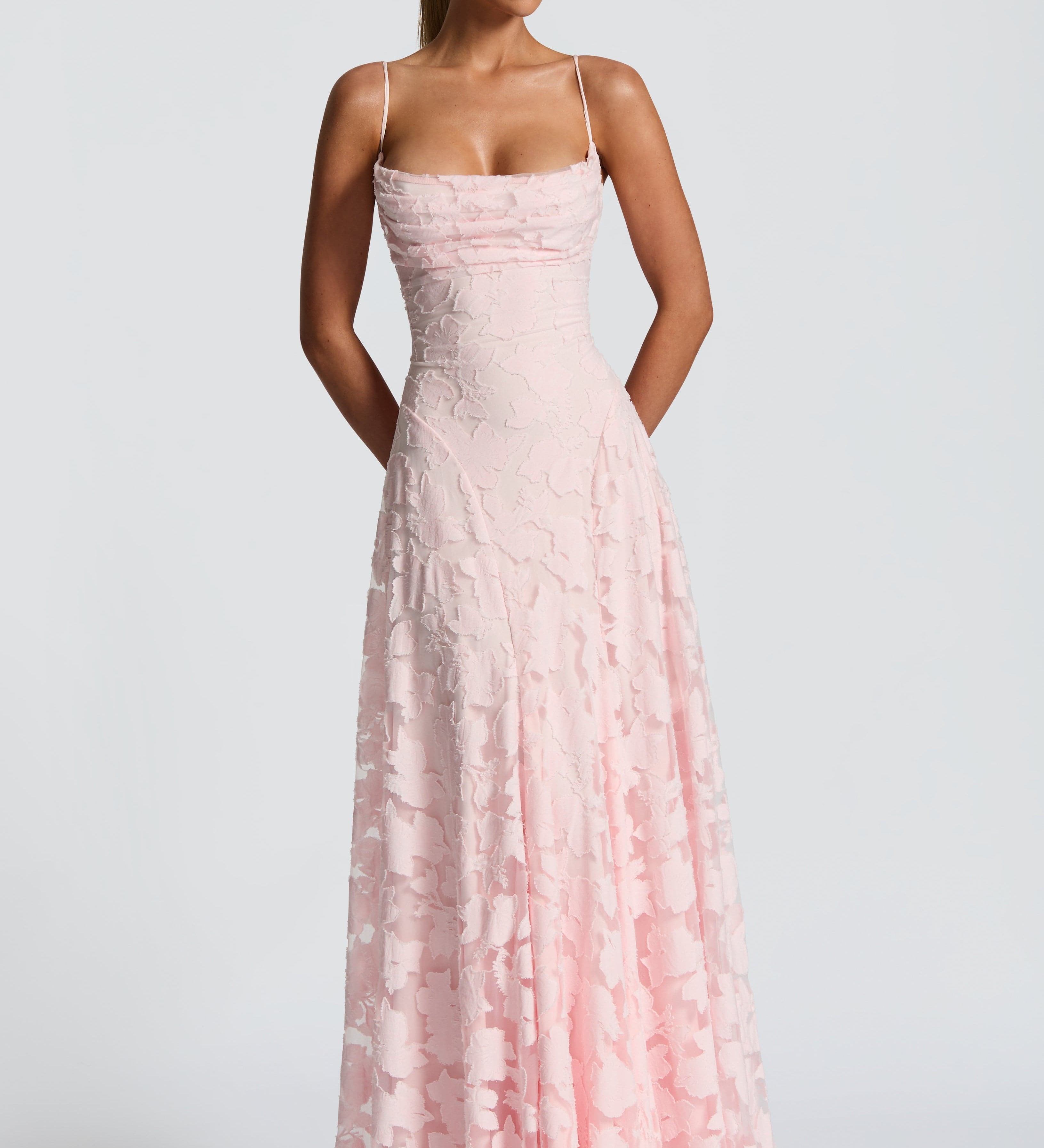 Vestido maxi de señora con detalle de cordones