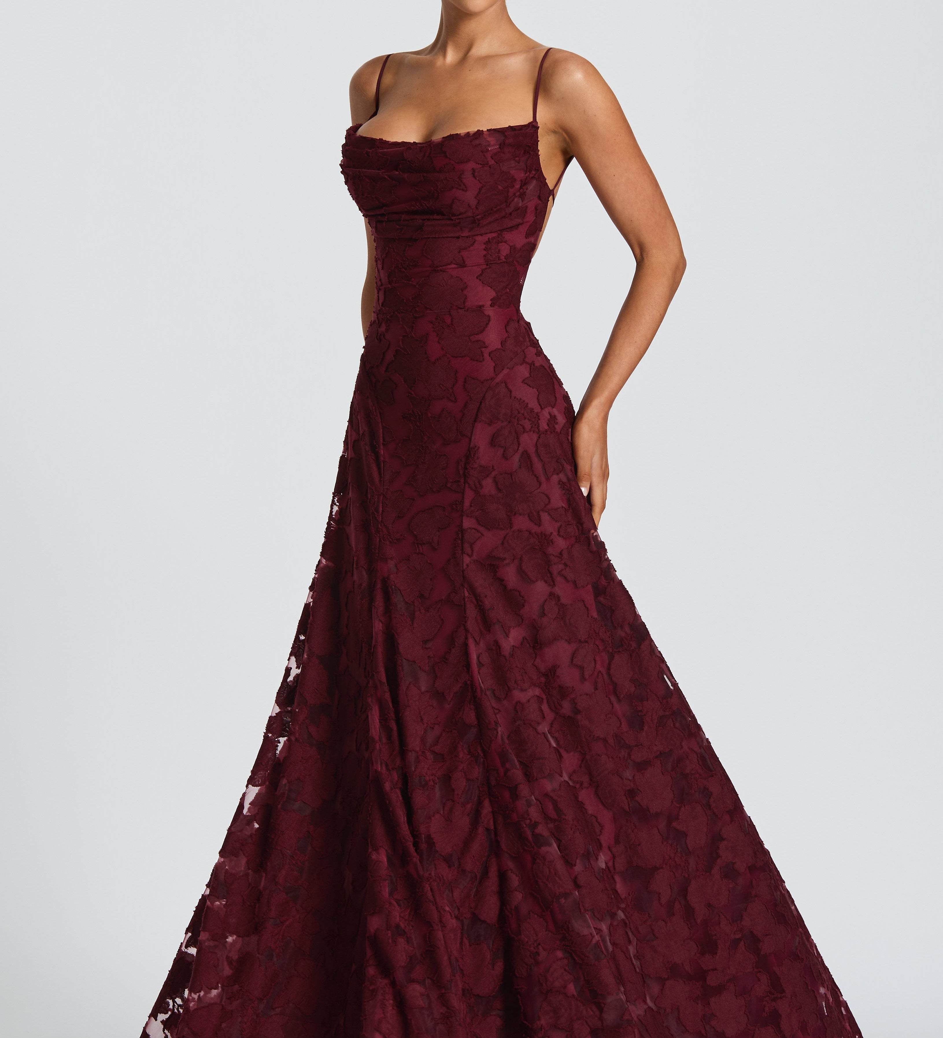 Vestido maxi de señora con detalle de cordones