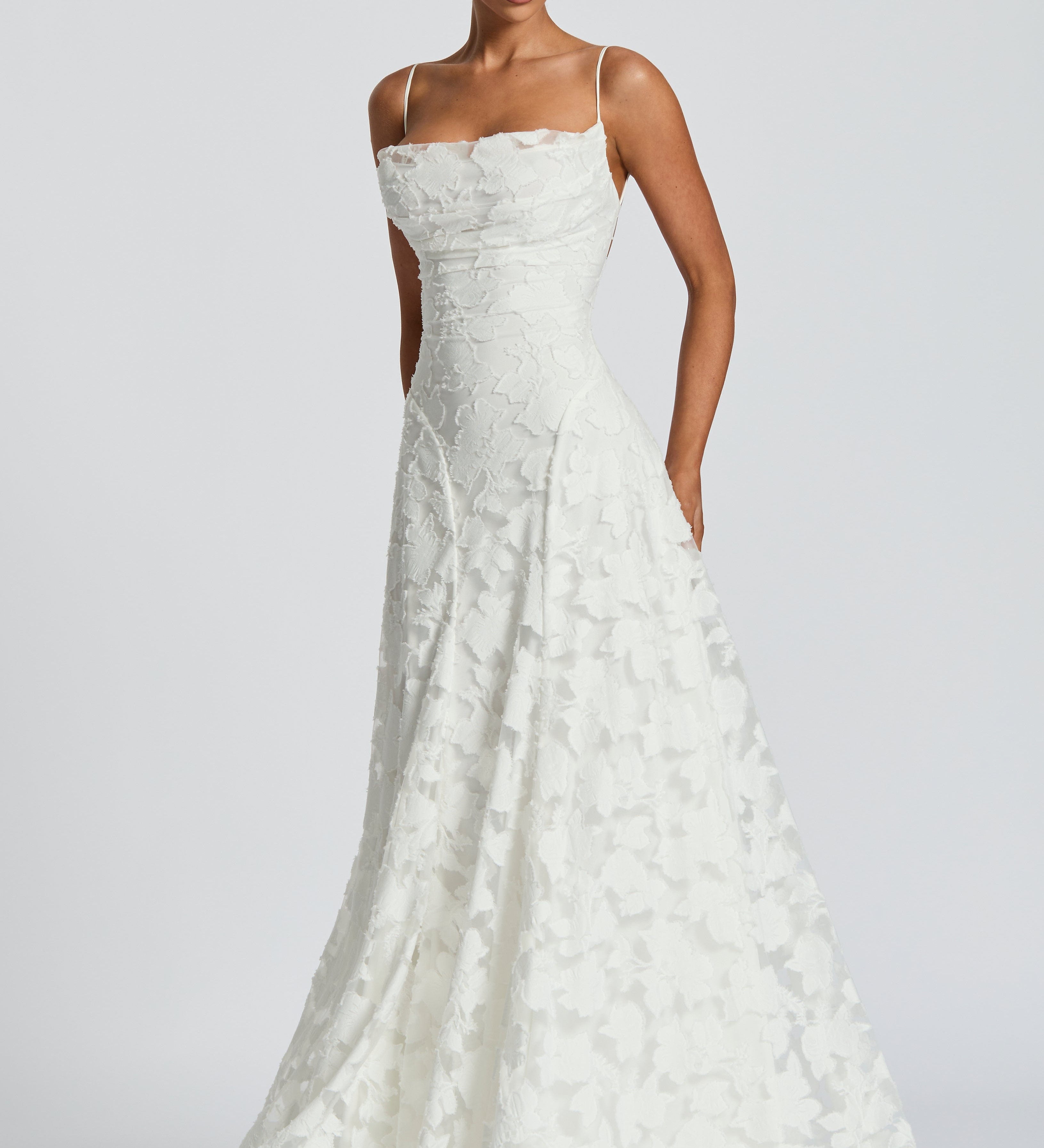 Vestido maxi de señora con detalle de cordones