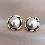Liis | Pendientes elegantes con perlas negras para un tiempo confiable