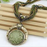 Collar Aurora Elegante Verde y Dorado - Diseño Único