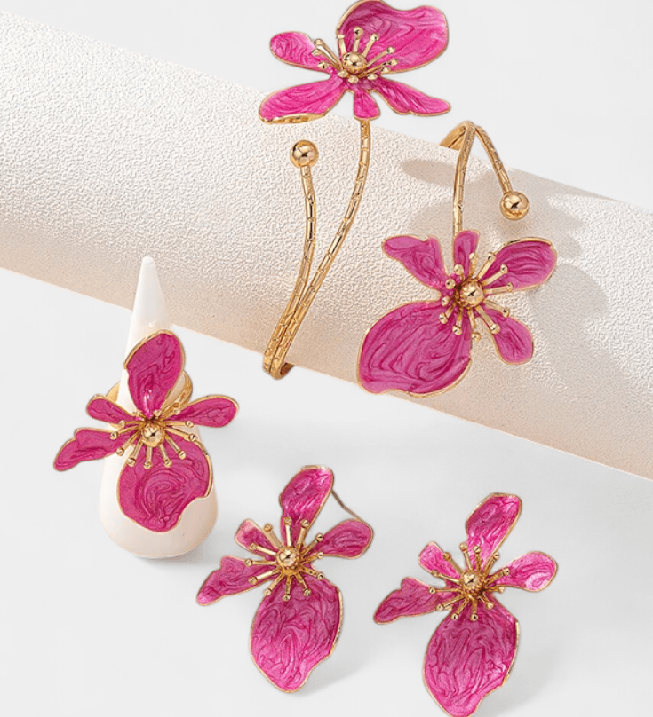 Berit | Conjunto de accesorios de flores: pulsera, pendientes y anillos