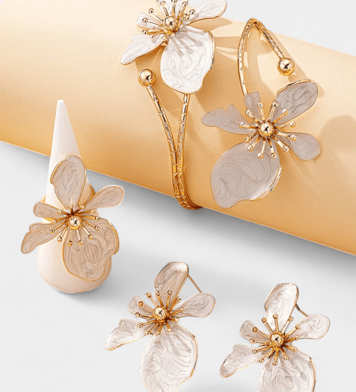Berit | Conjunto de accesorios de flores: pulsera, pendientes y anillos
