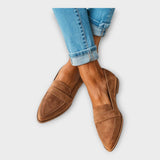 Par de mocasines elegantes con diseño moderno