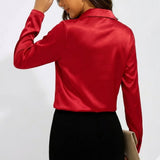 Blusa femenina elegante de manga larga con corte clásico