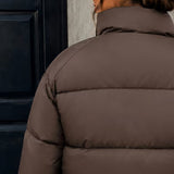 Chaqueta acolchada recortada para mujer con cremallera frontal y cuello alzado