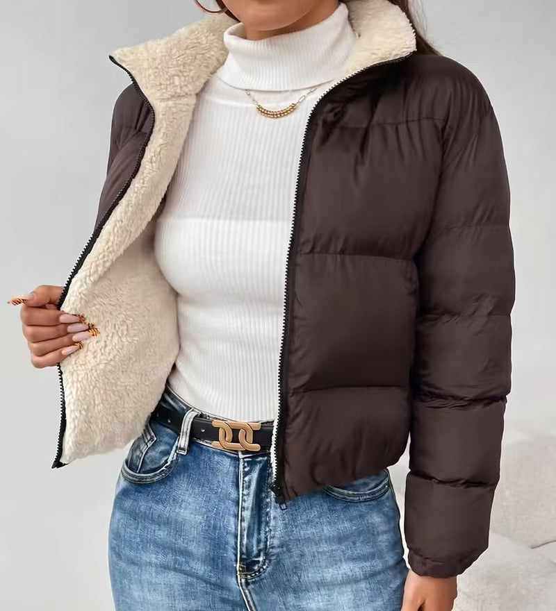 Chaqueta acolchada recortada para mujer con cierre frontal y forro de forro polar
