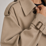 Abrigo Trench Corto para Mujer con Frente Doble Botonadura y Puños con Hebilla