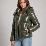 Chaqueta Puffer Cortada Brillante para Mujer con Capucha y Cierre Frontal
