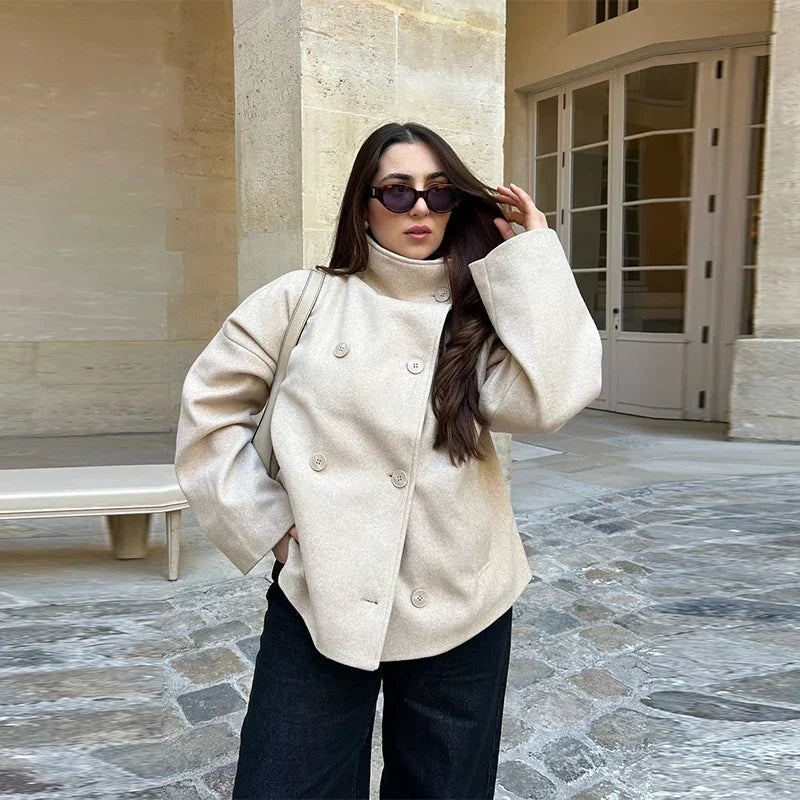 Abrigo Oversized para Mujer con Cuello Alto y Doble Botonadura
