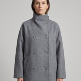 Abrigo Oversized para Mujer con Cuello Alto y Doble Botonadura