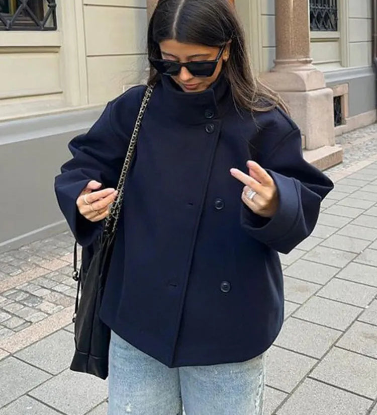 Abrigo Oversized para Mujer con Cuello Alto y Doble Botonadura
